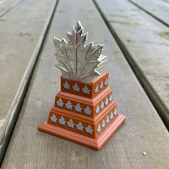 Vintage 2003 McDonald’s NHL’s Greatest Trophies Miniature Conn Smythe Trophy - Picture 9 of 13